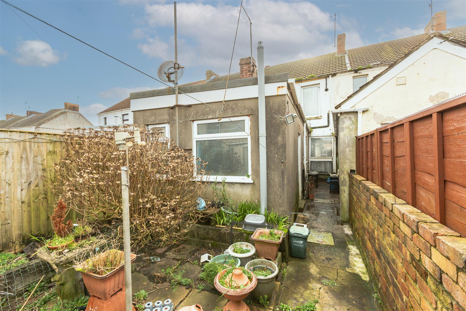 Lakefield Road, Llanelli, SA15 2UE